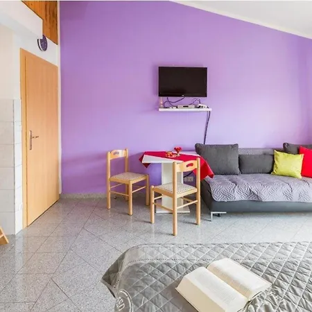 Apartment Fuer 3 Personen Ca 30 Qm In Pula, Istrien Istrische Riviera *